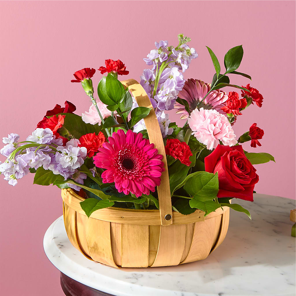 Pink Picnic Basket – Monarca Florist, Yonkers NY