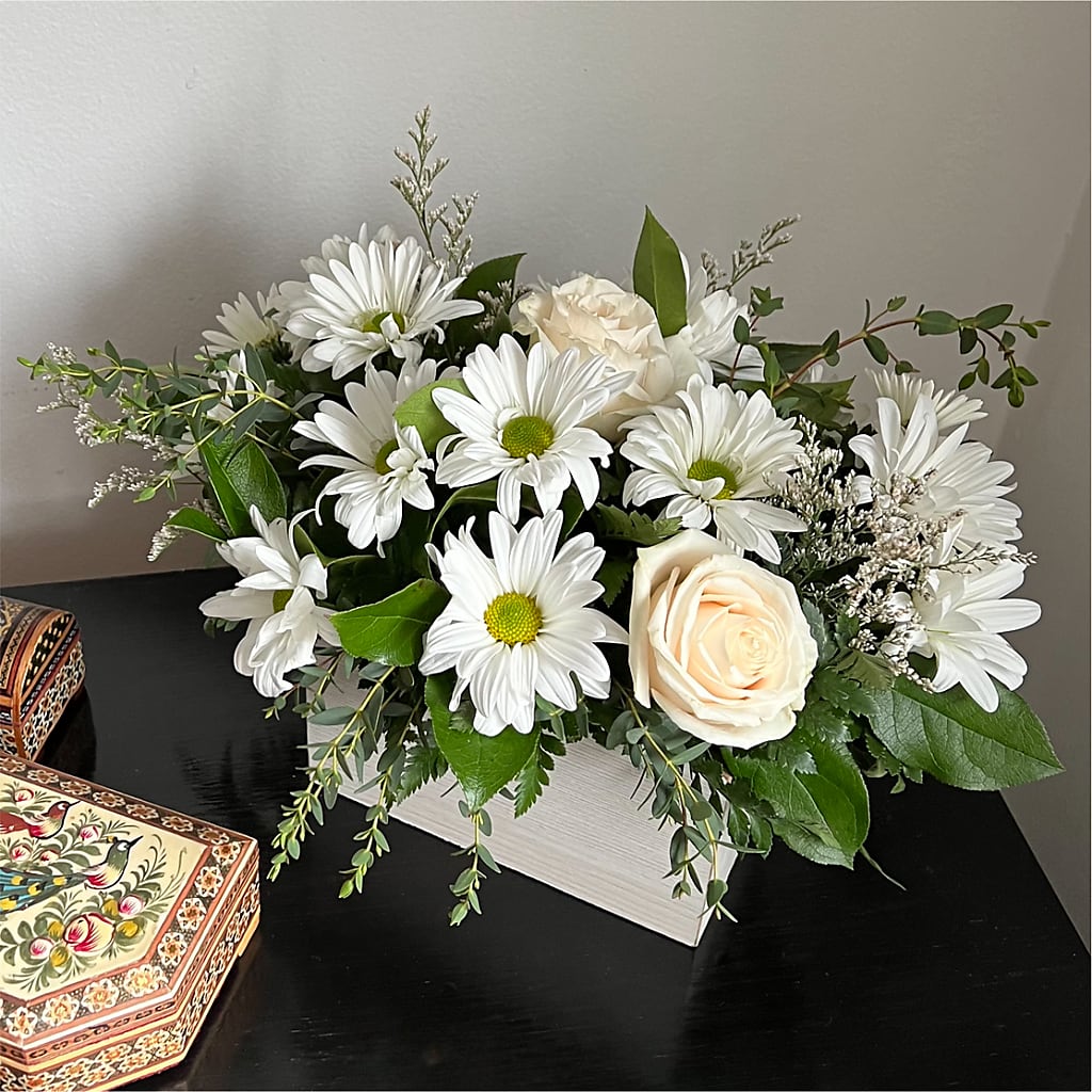 Fresh Linen Box Bouquet –  Monarca Florist, Yonkers NY