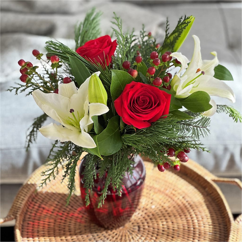 Evergreen Delight Bouquet –  Monarca Florist, Yonkers NY