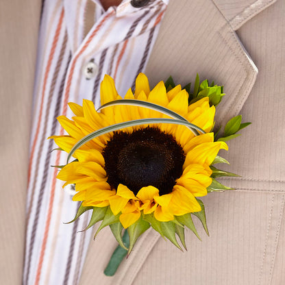 Free Spirit Boutonniere –  Monarca Florist, Yonkers NY